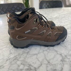 Kids Merrell Hiking Boots SZ 3/4